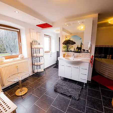 Yello Homes - Gemuetliche Und Luxurioese - Mit Sauna, Garten, Und Heimkino Fuer 6 Personen Apartment *
